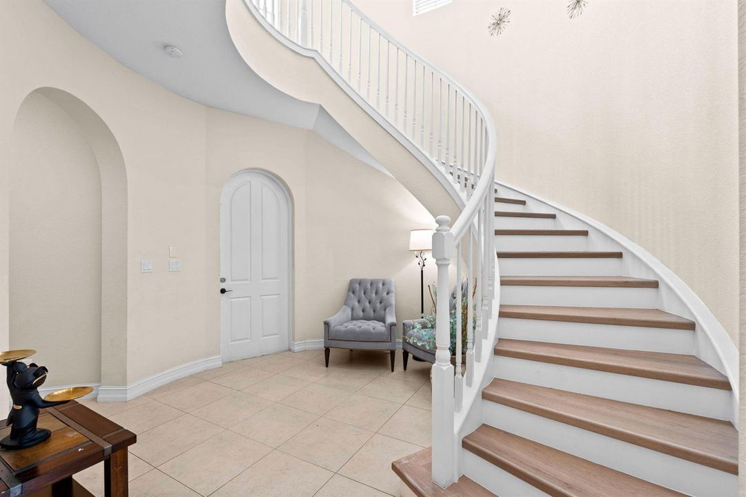 Foyer & Staircase