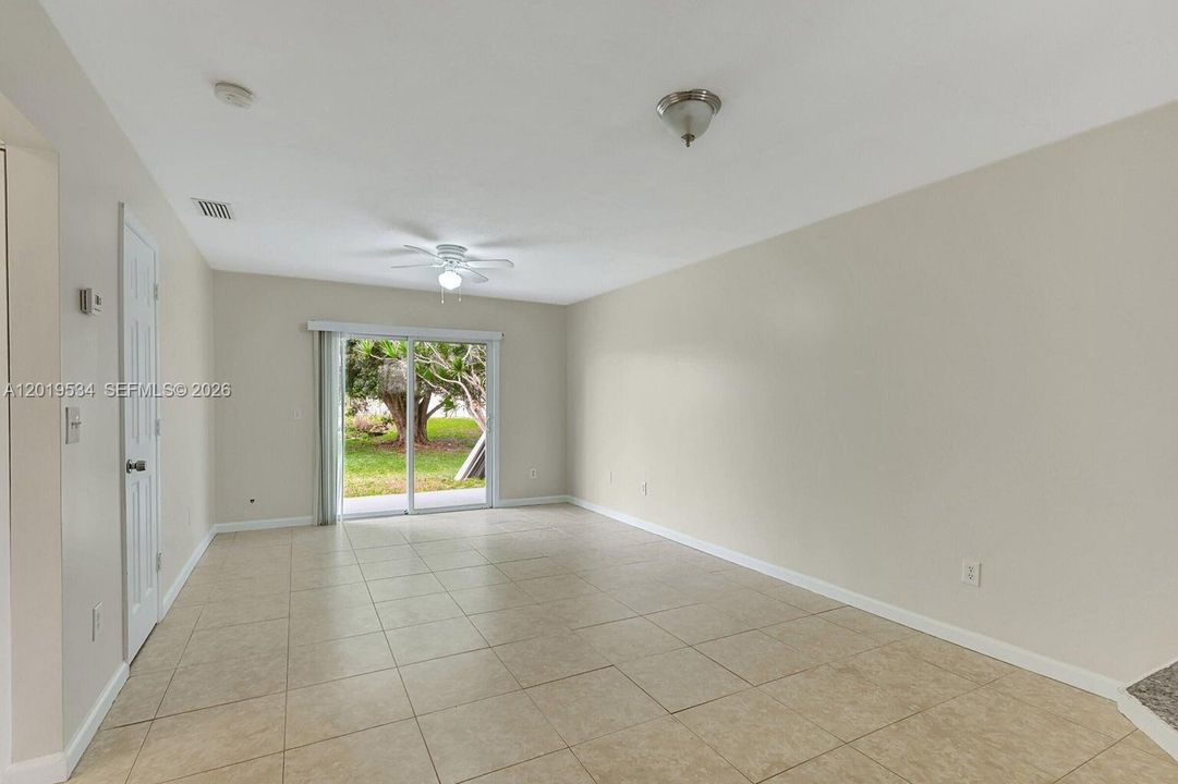For Rent: $2,100 (2 beds, 2 baths, 800 Square Feet)