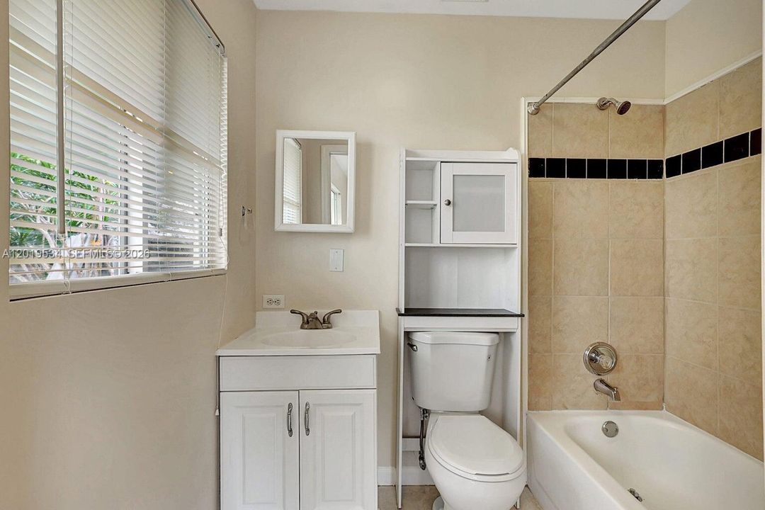 For Rent: $2,100 (2 beds, 2 baths, 800 Square Feet)
