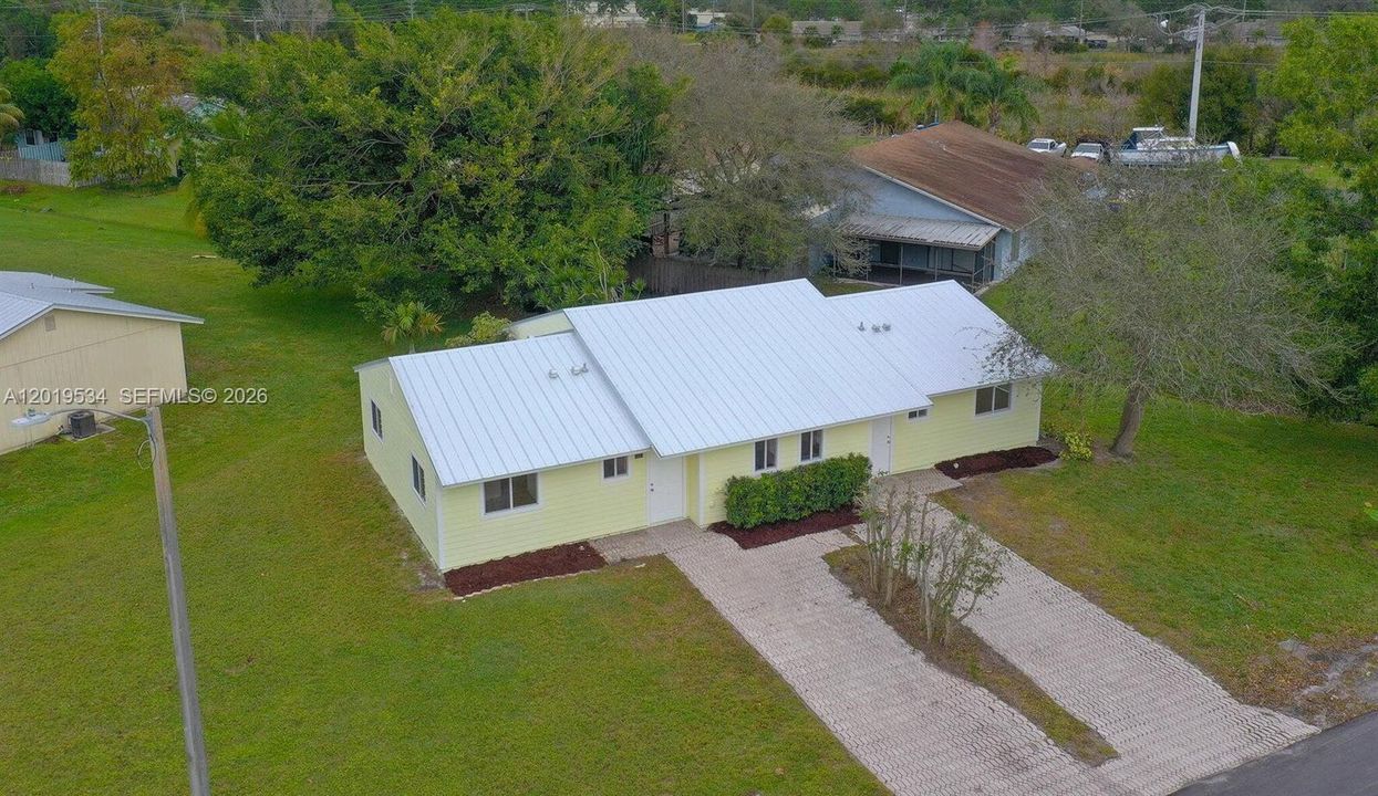 For Rent: $2,100 (2 beds, 2 baths, 800 Square Feet)