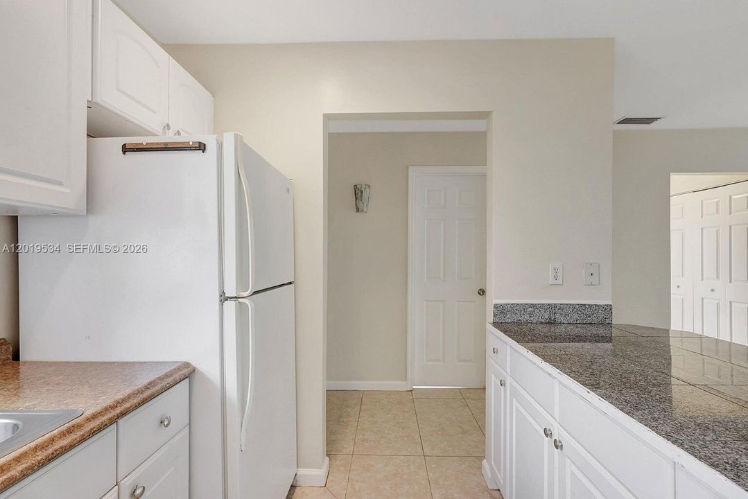 For Rent: $2,100 (2 beds, 2 baths, 800 Square Feet)