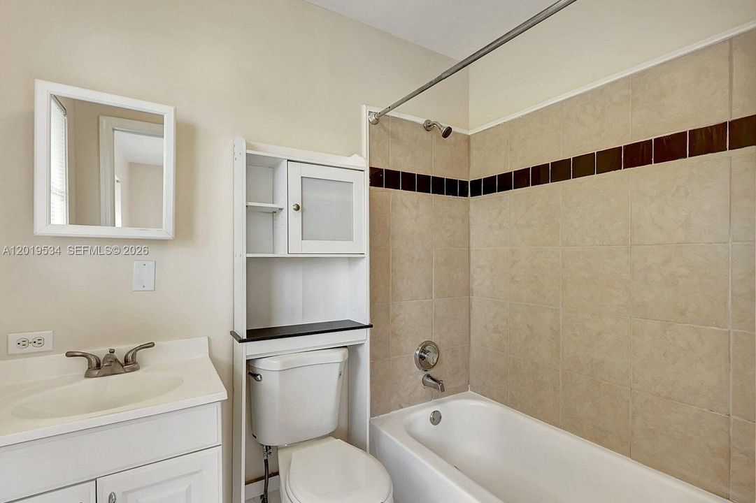 For Rent: $2,100 (2 beds, 2 baths, 800 Square Feet)