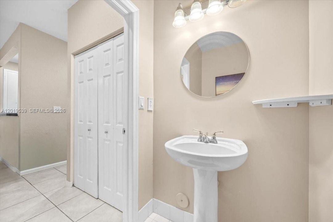 For Rent: $2,650 (3 beds, 2 baths, 1371 Square Feet)