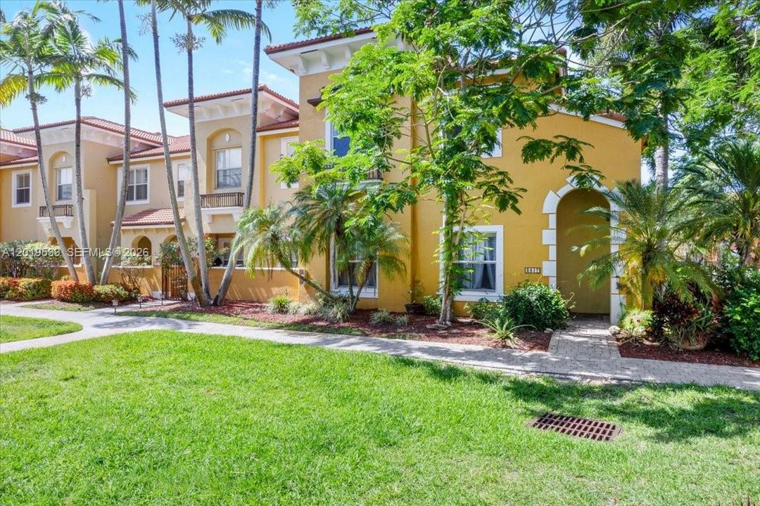 For Rent: $2,650 (3 beds, 2 baths, 1371 Square Feet)