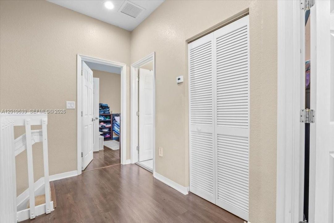 For Rent: $2,650 (3 beds, 2 baths, 1371 Square Feet)