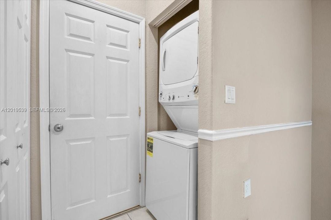For Rent: $2,650 (3 beds, 2 baths, 1371 Square Feet)
