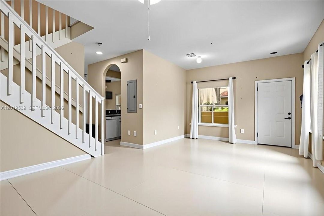 For Rent: $2,650 (3 beds, 2 baths, 1371 Square Feet)