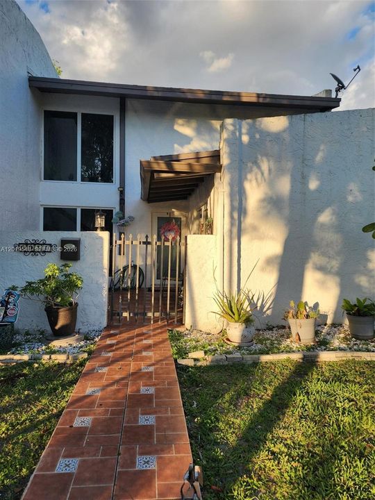 For Sale: $485,000 (3 beds, 2 baths, 1378 Square Feet)