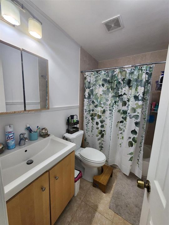 upstairs full bathroom