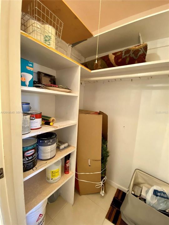 For Sale: $65,000 (1 beds, 1 baths, 570 Square Feet)