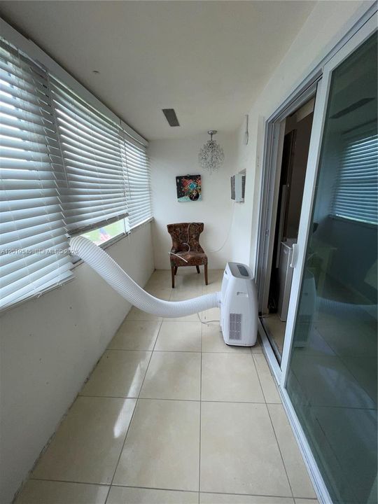 For Sale: $65,000 (1 beds, 1 baths, 570 Square Feet)