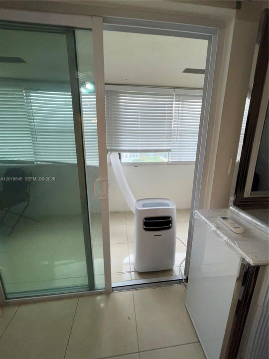 For Sale: $65,000 (1 beds, 1 baths, 570 Square Feet)