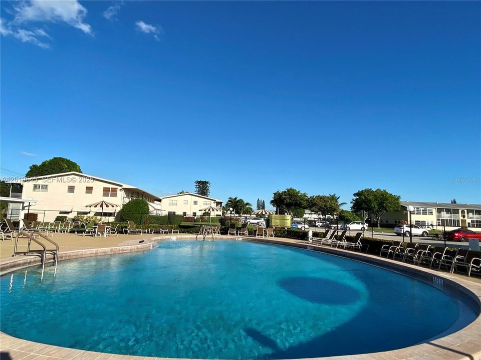 For Sale: $65,000 (1 beds, 1 baths, 570 Square Feet)