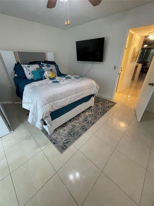For Sale: $65,000 (1 beds, 1 baths, 570 Square Feet)