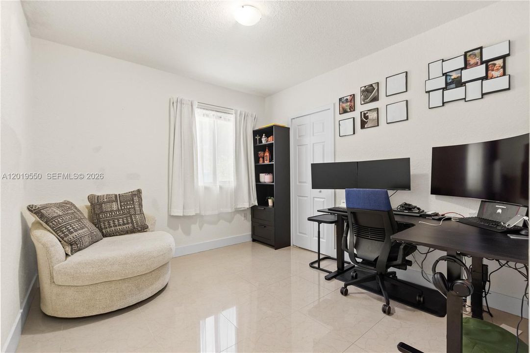 Vendido Recientemente: $625,000 (4 camas, 2 baños, 1620 Pies cuadrados)