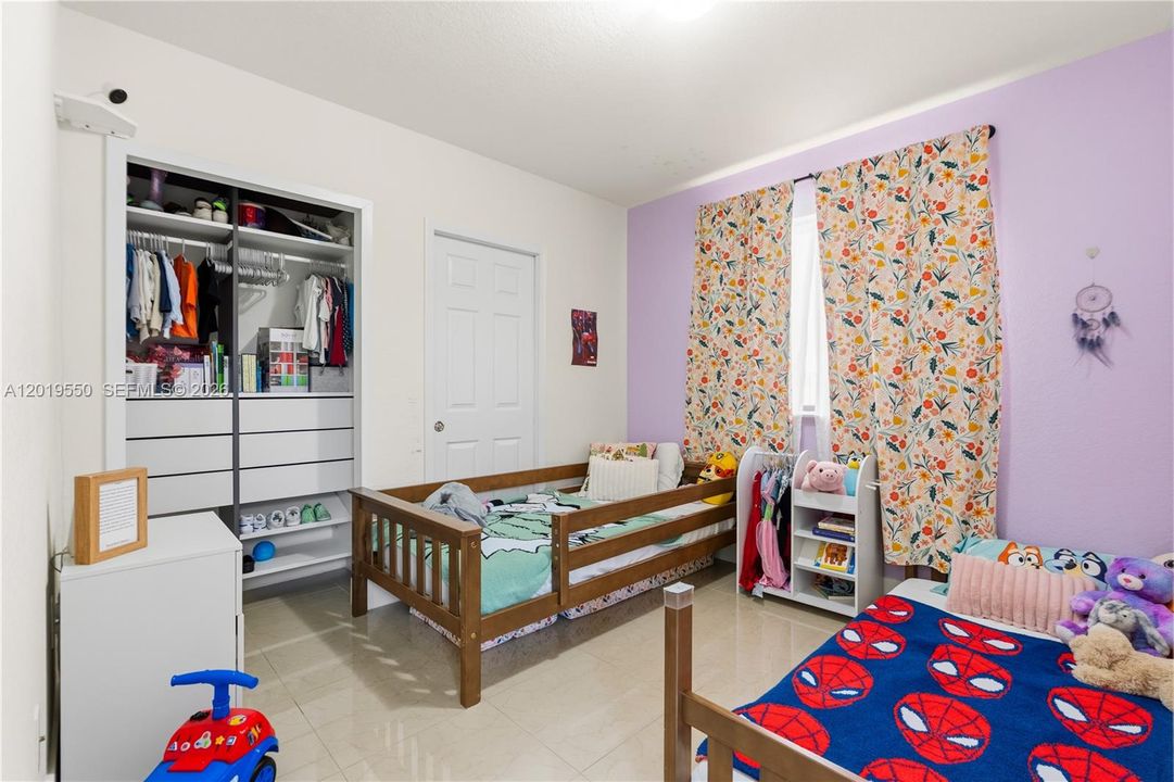 Vendido Recientemente: $625,000 (4 camas, 2 baños, 1620 Pies cuadrados)