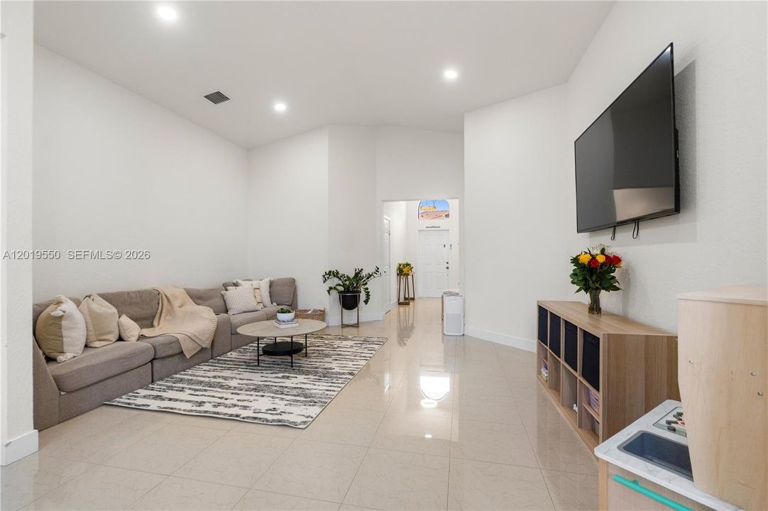 Vendido Recientemente: $625,000 (4 camas, 2 baños, 1620 Pies cuadrados)