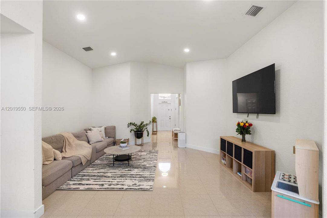 Vendido Recientemente: $625,000 (4 camas, 2 baños, 1620 Pies cuadrados)