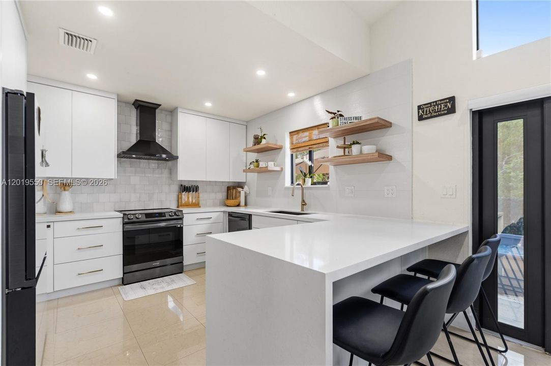 Vendido Recientemente: $625,000 (4 camas, 2 baños, 1620 Pies cuadrados)