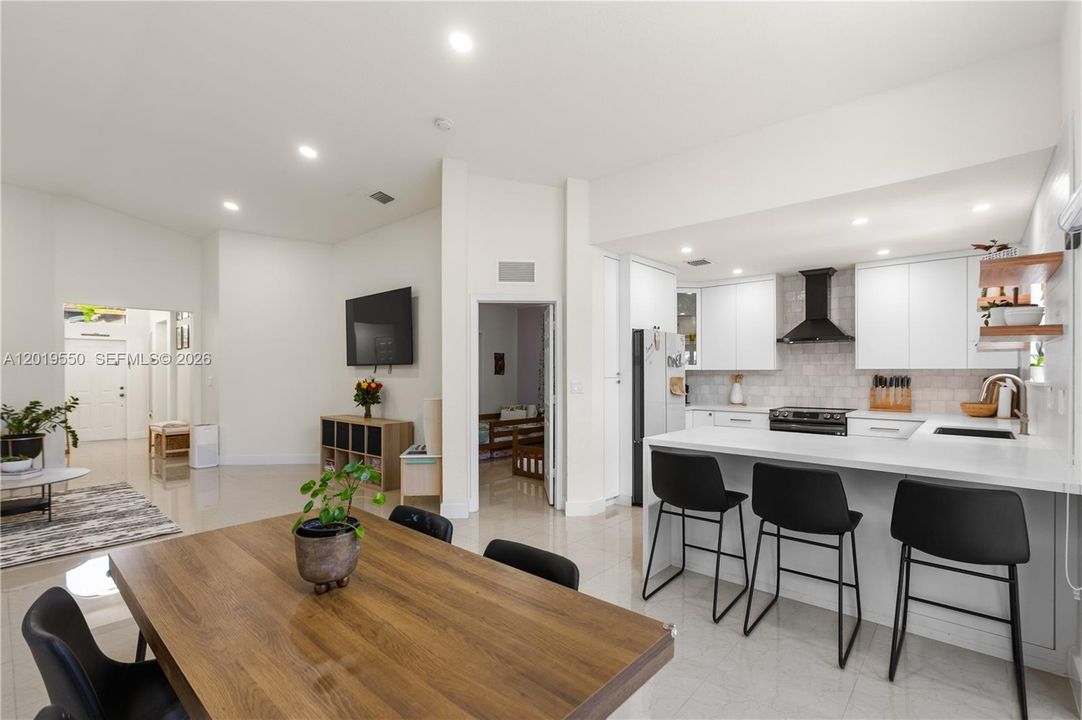 Vendido Recientemente: $625,000 (4 camas, 2 baños, 1620 Pies cuadrados)