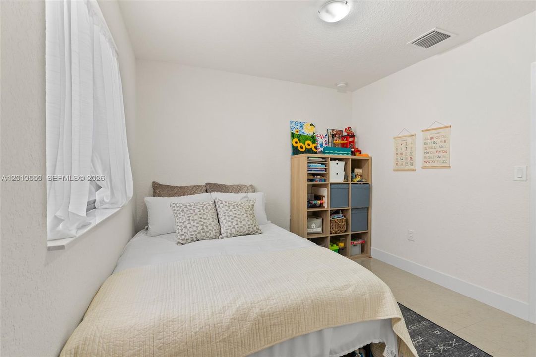 Vendido Recientemente: $625,000 (4 camas, 2 baños, 1620 Pies cuadrados)