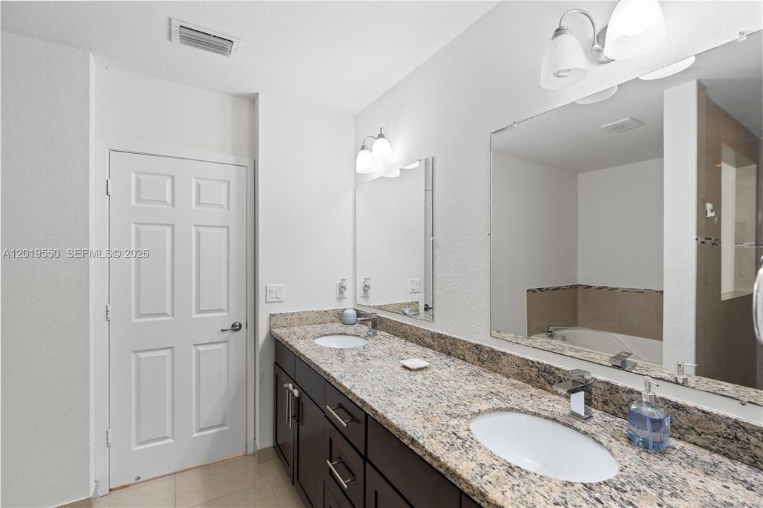Vendido Recientemente: $625,000 (4 camas, 2 baños, 1620 Pies cuadrados)