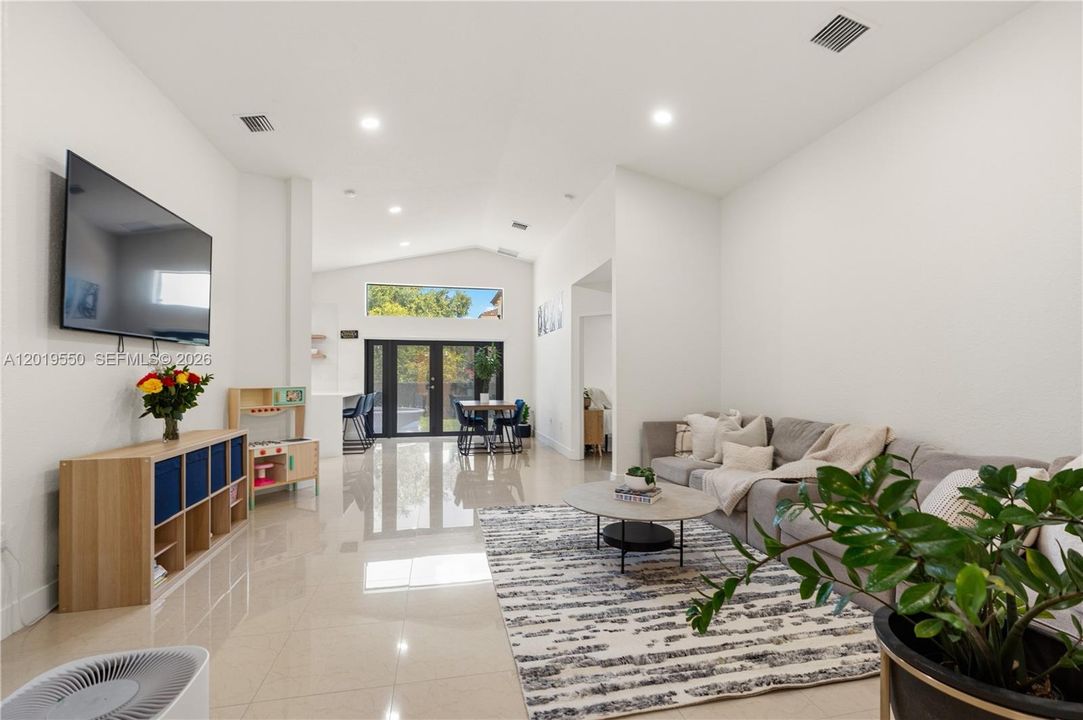Vendido Recientemente: $625,000 (4 camas, 2 baños, 1620 Pies cuadrados)