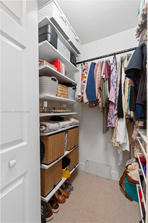 Vendido Recientemente: $625,000 (4 camas, 2 baños, 1620 Pies cuadrados)