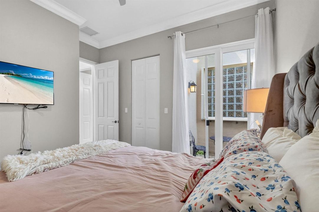 3rd Bedroom w patio