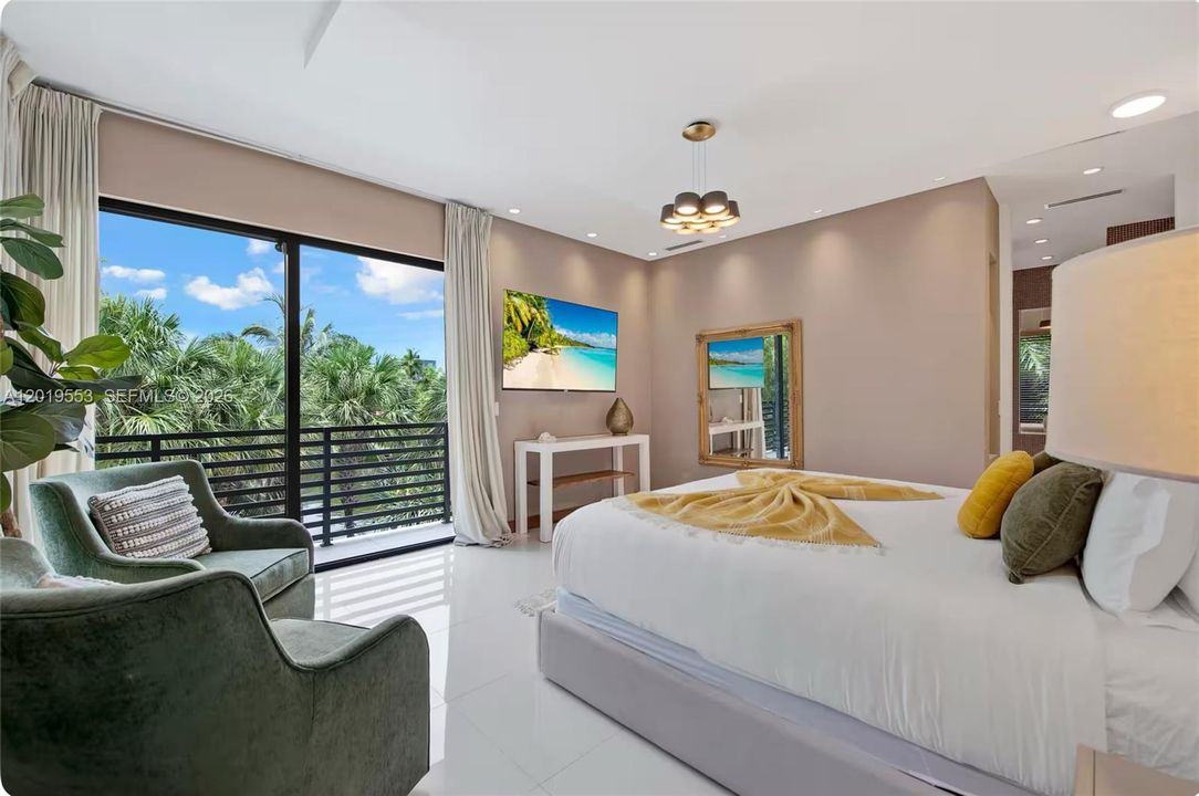 For Sale: $7,900,000 (5 beds, 4 baths, 3255 Square Feet)