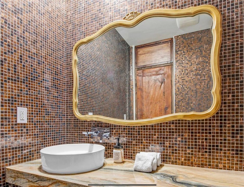 1/2 Bathroom