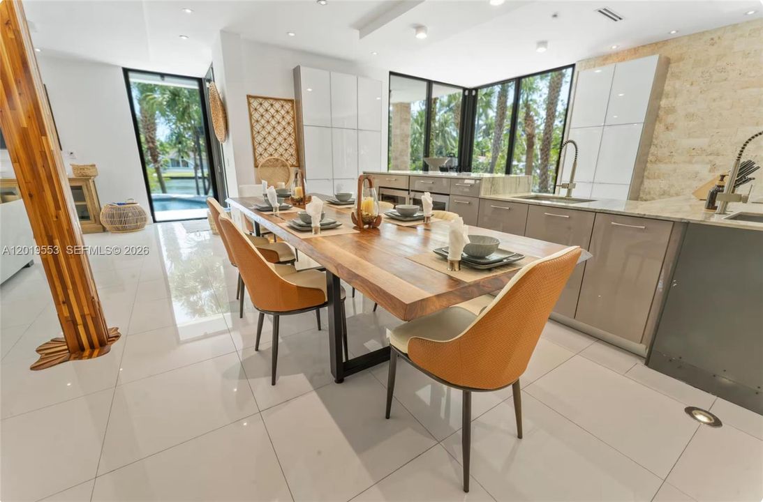 For Sale: $7,900,000 (5 beds, 4 baths, 3255 Square Feet)