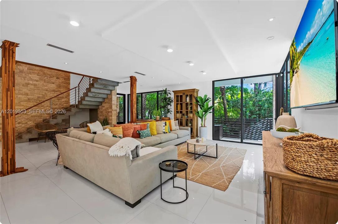 For Sale: $7,900,000 (5 beds, 4 baths, 3255 Square Feet)