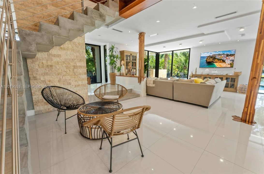 For Sale: $7,900,000 (5 beds, 4 baths, 3255 Square Feet)