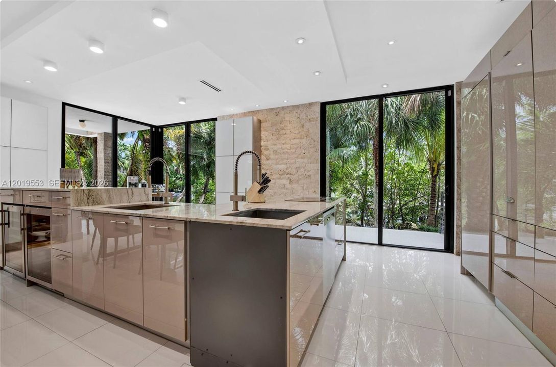 For Sale: $7,900,000 (5 beds, 4 baths, 3255 Square Feet)