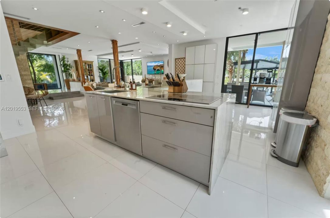 For Sale: $7,900,000 (5 beds, 4 baths, 3255 Square Feet)