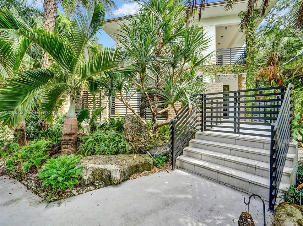 For Sale: $7,900,000 (5 beds, 4 baths, 3255 Square Feet)