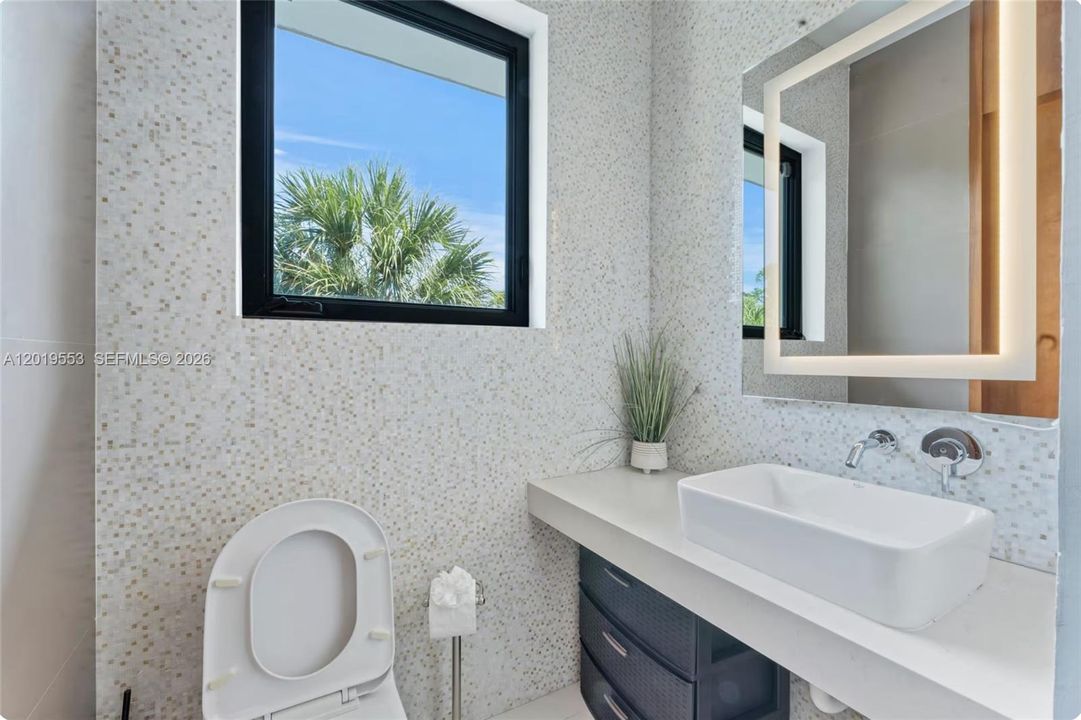 For Sale: $7,900,000 (5 beds, 4 baths, 3255 Square Feet)