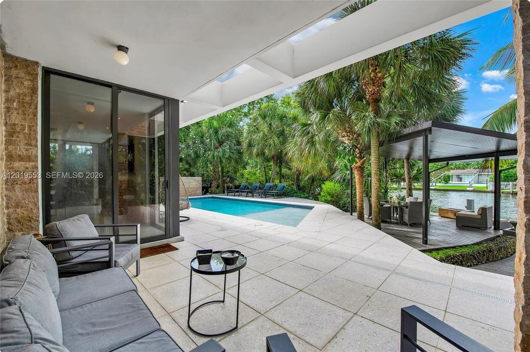 For Sale: $7,900,000 (5 beds, 4 baths, 3255 Square Feet)