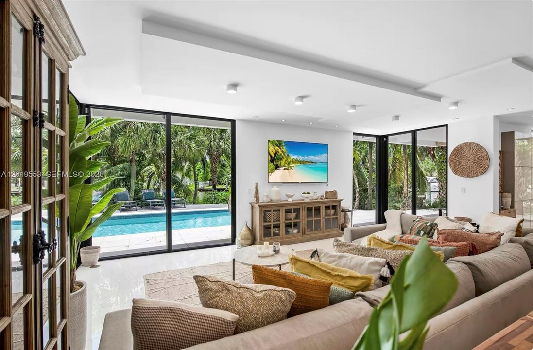For Sale: $7,900,000 (5 beds, 4 baths, 3255 Square Feet)