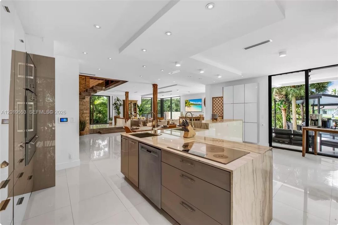 For Sale: $7,900,000 (5 beds, 4 baths, 3255 Square Feet)