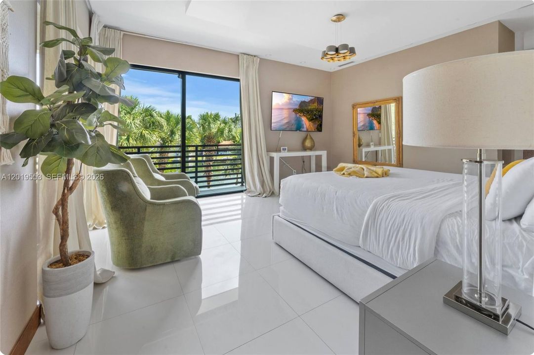 For Sale: $7,900,000 (5 beds, 4 baths, 3255 Square Feet)