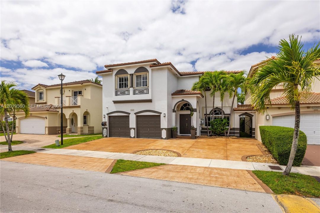Active With Contract: $5,000 (5 beds, 3 baths, 2624 Square Feet)