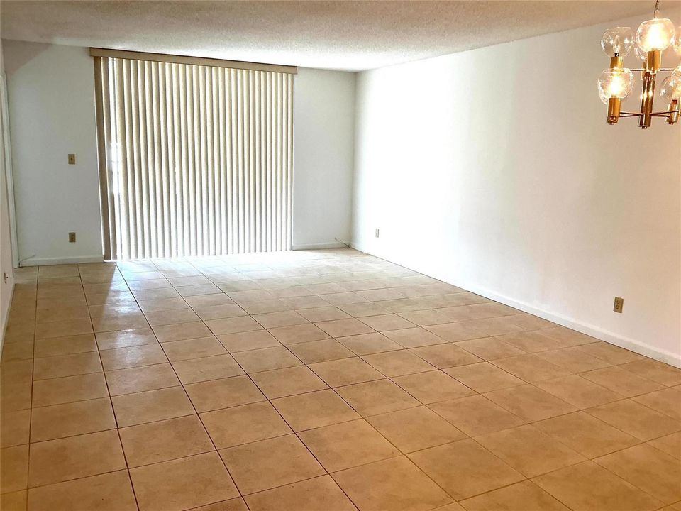 Spacious living room