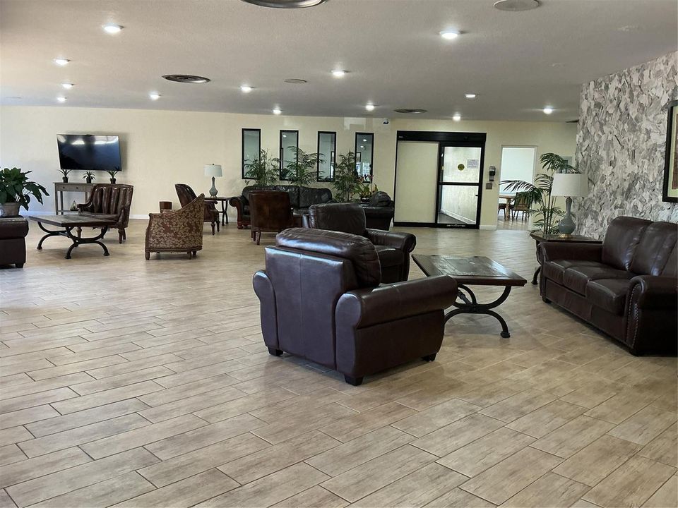 Spacious sitting area in Clubhouse lobby