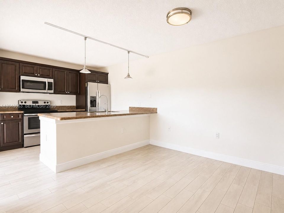 For Sale: $285,000 (2 beds, 2 baths, 1288 Square Feet)