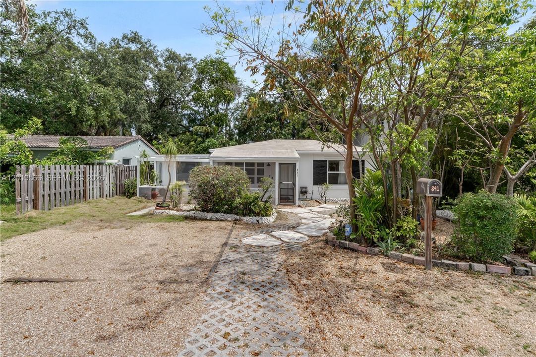 Activo con contrato: $650,000 (3 camas, 2 baños, 1444 Pies cuadrados)