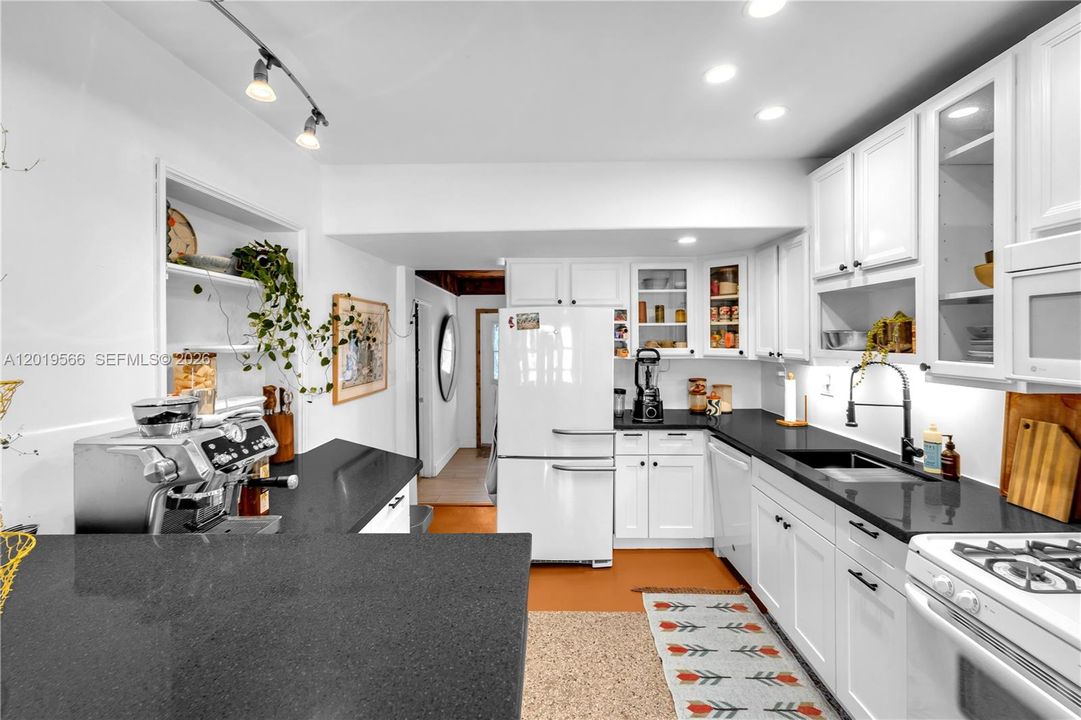 Activo con contrato: $650,000 (3 camas, 2 baños, 1444 Pies cuadrados)