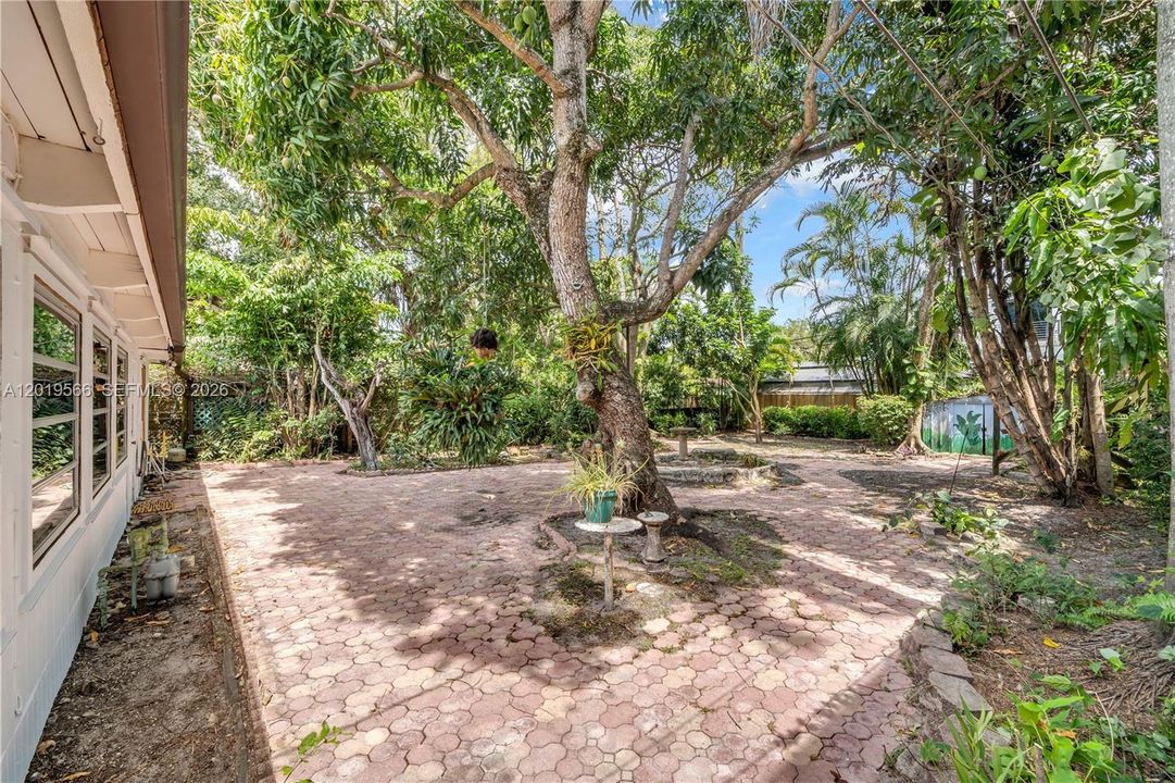 Activo con contrato: $650,000 (3 camas, 2 baños, 1444 Pies cuadrados)