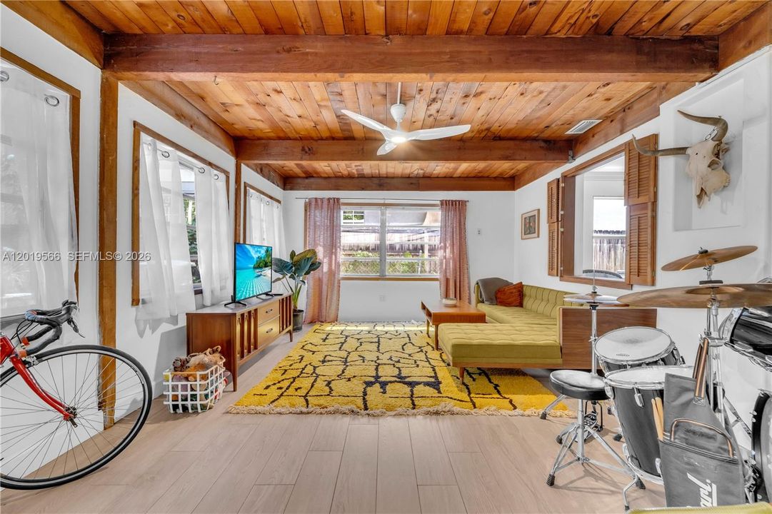 Activo con contrato: $650,000 (3 camas, 2 baños, 1444 Pies cuadrados)